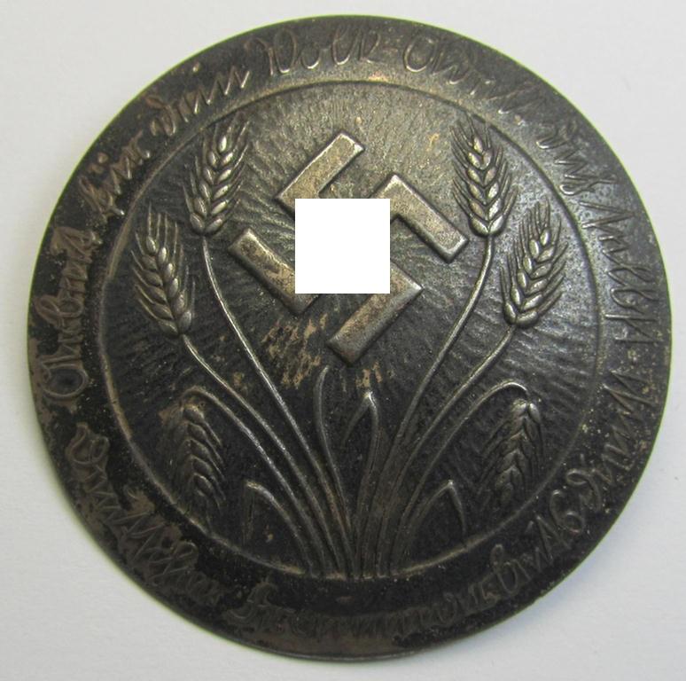 Attractive, 'Deutscher Frauenarbeitsdienst' (or: womens' labour-service) so-called: 'Dienstbrosche' being a non-maker-marked example as was executed in silverish-bronze-toned 'Buntmetall' and bearing a unique serial-number ('77265')