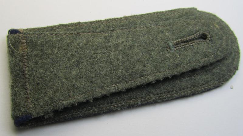 Attractive - albeit regrettably single! - so-called: 'M41'- (ie. 'M43'-) pattern, WH (Heeres) NCO-type shoulderstrap as was intended for - and/or moderately worn by! - an: 'Oberfeldwebel eines Sanitäts-Abteilungs o. Regiments'