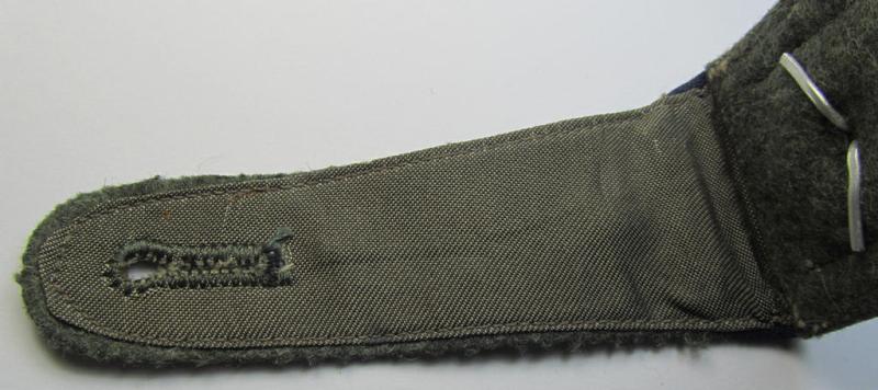 Attractive - albeit regrettably single! - so-called: 'M41'- (ie. 'M43'-) pattern, WH (Heeres) NCO-type shoulderstrap as was intended for - and/or moderately worn by! - an: 'Oberfeldwebel eines Sanitäts-Abteilungs o. Regiments'