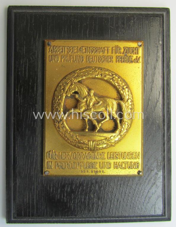Attractive - and scarcely encountered! - bright-golden-toned 'Erinnerungs- o. nichttragbare Auszeichnungsplakette' showing a golden-class 'Pferdepleger-Abzeichen' that comes mounted onto a wooden-based 'standard'