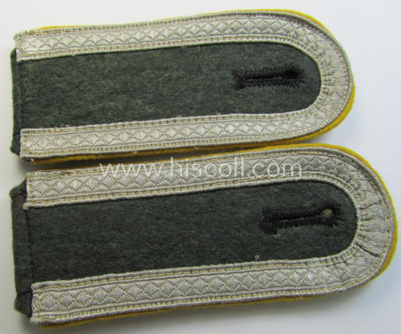Attractive - and fully matching! - pair of WH (Heeres) early-war-period- (ie. 'M36'- ie. 'M40'-pattern, 'tailor-made') NCO-type shoulderstraps as was intended for usage by an: 'Uffz. eines Kavallerie- o. Aufklärungs-Abteilungs'