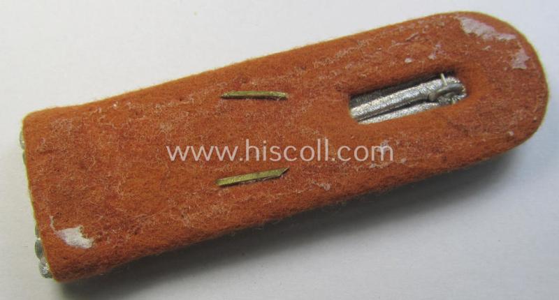 Neat - albeit regrettably single! - WH (Luftwaffe) neatly 'cyphered', officers'-type shoulderboard as piped in the light-brown-coloured branchcolour as was intended for a: 'Leutnant der Nachrichten-Trpn. u. Mitglied einer Nachrichten-Schule'