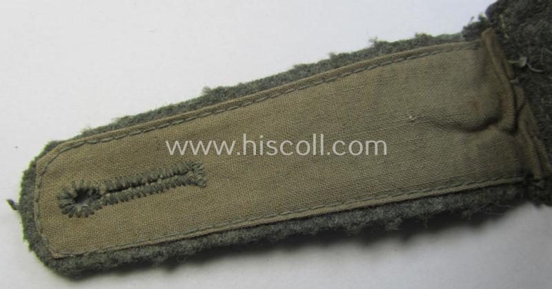 Single, mid-war-period WH (Heeres) so-called: 'M43'-pattern, NCO-type shoulderstrap as was intended for - and worn by! - an: 'Unterwachtmeister eines (Sturm)Artillerie-Regiments'