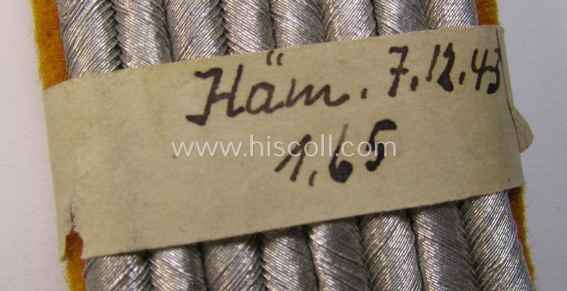 Attractive - and fully matching! - pair of WH (Luftwaffe) officers'-type shoulderboards as piped in the golden-yellow-coloured brancolour as was intended for usage by a: 'Leutnant der Flieger- o. Fallschirmjäger-Truppen'