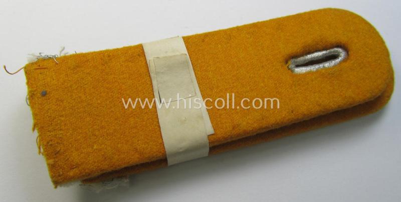 Attractive - and fully matching! - pair of WH (Luftwaffe) officers'-type shoulderboards as piped in the golden-yellow-coloured brancolour as was intended for usage by a: 'Leutnant der Flieger- o. Fallschirmjäger-Truppen'