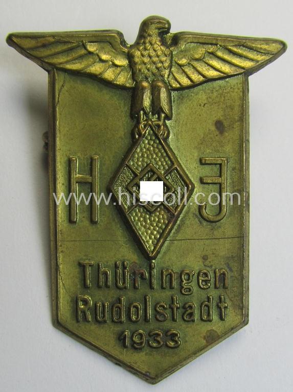 Attractive - and scarcely encountered! - HJ o. DJ- (ie.'Hitlerjugend o. Deutsches Jungvolk') related 'tinnie' being a non-maker-marked example as executed in golden-bronze-toned 'pot-metal' and showing the text: 'HJ - Thüringen - Rudolstadt 1933'