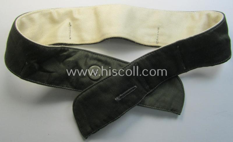 Superb, WH (Heeres o. Waffen-SS) greenish-coloured- and/or 'standard-issue'-pattern so-called: 'Kragenbinde' (or: uniform inner-collar) being a regular-issued and/or maker-marked example that comes in a hardly used- ie. worn-, condition