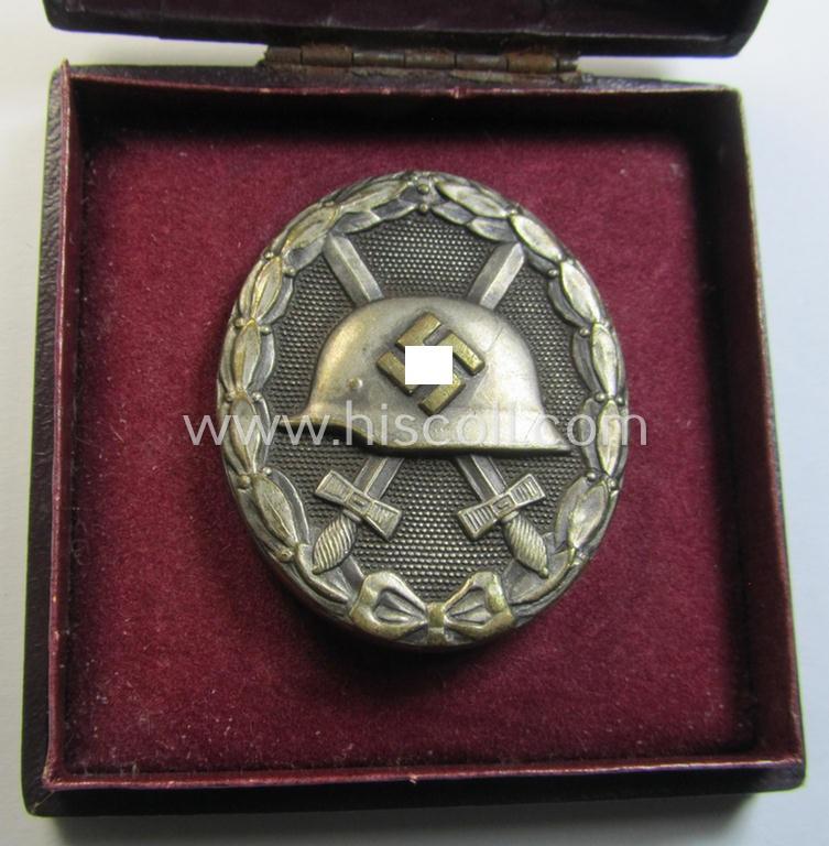 Superb, 'Verwundeten-Abzeichen in Silber' being a non-maker-marked- and typical 'Buntmetall'-based example that comes stored in its maker- (ie. 'L/11' ie. 'Wilh. Deumer'-) marked- & period etui as recently found