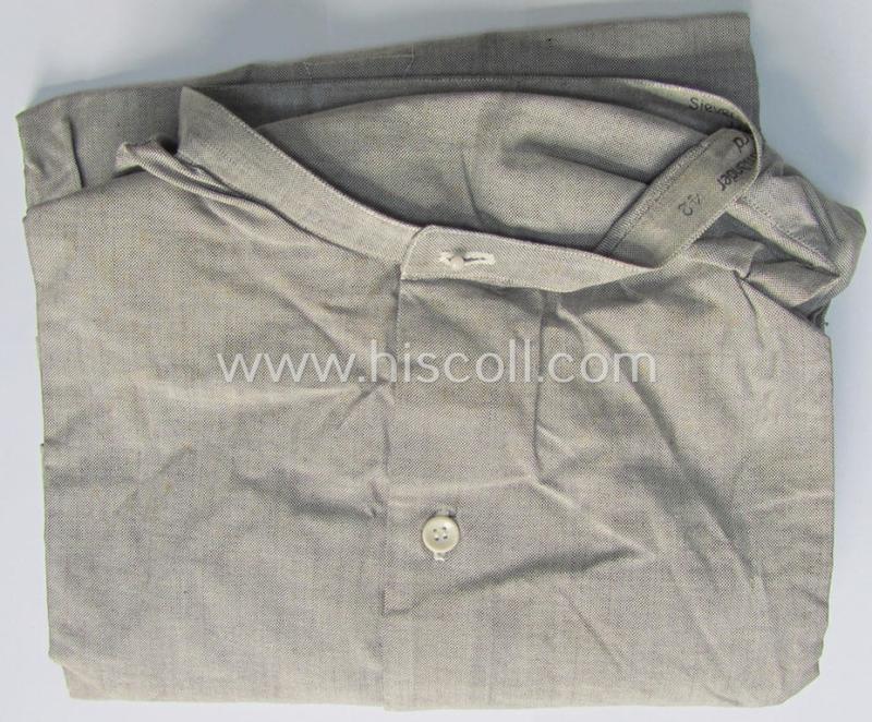 Stunning, WH (LW) 'standard-issue'-pattern, bluish-coloured- (ie. 'blaumelliertes'): 'under-the-tunic'-shirt (ie. 'Diensthemd') being a 'virtually mint- ie. unissued' example that bears a: 'Sievers & Stadtländer-Herford - 42'-marked example