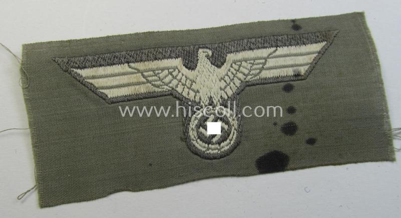 Attractive, WH (Heeres) - very early- ie. pre-war-period! - white-coloured side-cap-eagle (ie. 'Schiffchenadler für Mannschaften u. Uffz.') as was executed in the neat 'BeVo'-weave pattern on a greyish- ie. bluish-green-coloured background