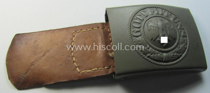 Superb, WH (Heeres) field-grey-coloured- and/or steel-based belt-buckle being (an unusally seen!) non-maker-marked- nor dated example that comes mounted onto its (light-brown-coloured) leather-based tab and that comes in a wonderful condition