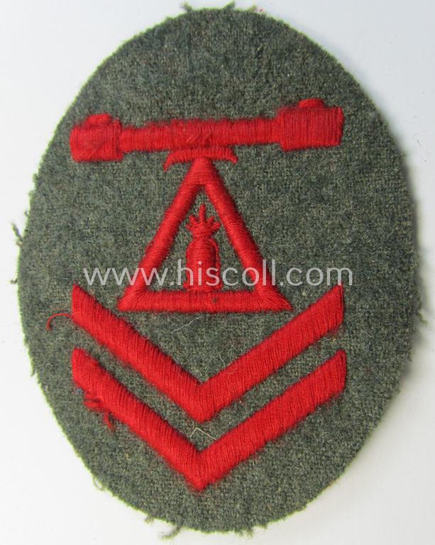 Superb - and actually scarcely encountered! - WH (KM) neatly machine-embroidered, so-called: career- ie. specialist-armbadge (ie. 'Tätigkeits-Abzeichen') as intended for usage by a: 'Küstenartillerie'- ie. 'Entfernungsmesser'-staff-member
