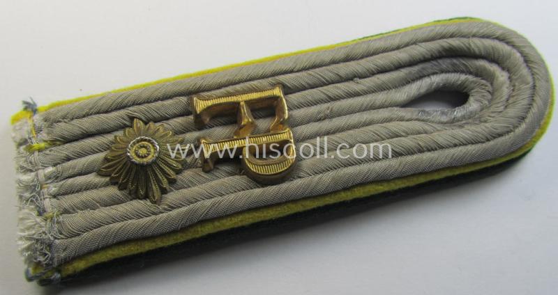 Attractive - albeit regrettably single! - neatly 'cyphered', officers'-pattern shoulderboard as was specifically intended for usage by a WH (Heeres) 'Heeresfeldpostinspektor' (being of a rank comparable with an: 'Oberleutnant'-rank)
