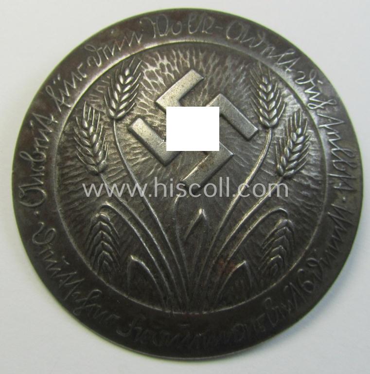 Attractive, 'Deutscher Frauenarbeitsdienst' (or: womens'-labour-service) so-called: 'Dienstbrosche' being a non-maker-marked example as was executed in silverish-bronze-toned metal and that is bearing a unique serial-number ('82250')