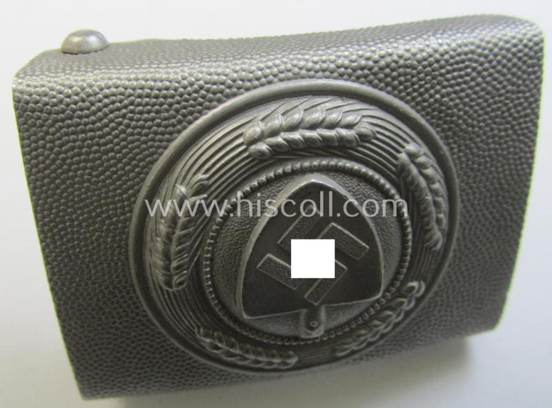 Superb, aluminium-based: 'Reichsarbeitsdienst'- (ie. RAD-) EM- (ie. NCO-) type belt-buckle being a maker- (ie. 'F.W. Assmann u. Söhne'-) marked example which is dated: '1938' and that comes in a simply never used- (ie. 'virtually mint'-) condition