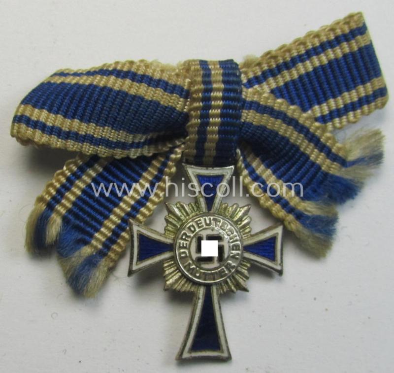 Miniature of an: 'Ehrenkreuz der deutschen Mutter - zweite Stufe' (or: silver-class mothers'-cross) being a non-maker-marked example that comes in an overall nice- (albeit moderately worn- ie. used-), condition
