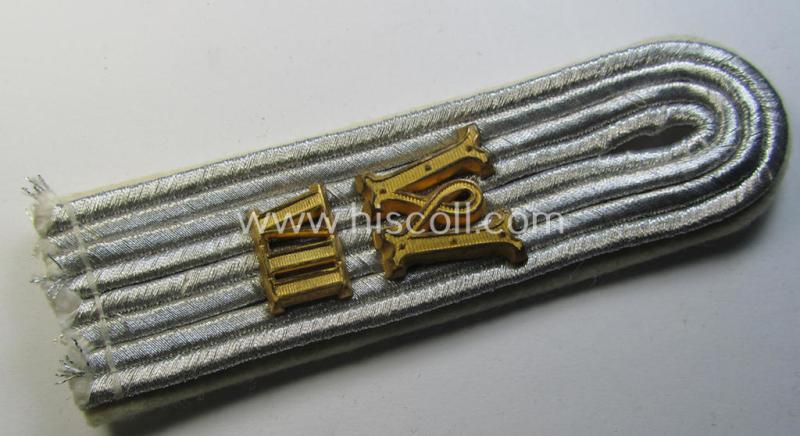 Attractive - albeit regrettably single! - WH (Heeres) neatly 'cyphered', officers'-type shoulderboard as piped in the white- (ie. 'weisser'-) branchcolour as was intended for usage by a: 'Leutnant des Wehr-Ersatzdienstelle im Wehrkreises VII'