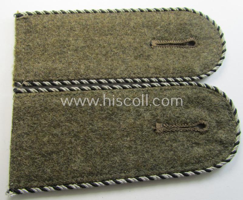 Attractive - and/or fully matching! - pair of RAD (ie. 'Reichsarbeitsdienst') EM-type shoulderstraps (being of the second pattern as was used in the period between 1936-41) as was specifically intended for usage by a: 'RAD-Vormann'