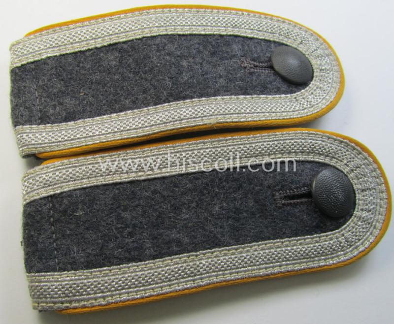 Attractive - and fully matching! - pair of mid- (ie. later-) war-period, WH (Luftwaffe) NCO-type shoulderstraps as was intended for usage by an: 'Unteroffizier der Flieger o. Fallschirm-Truppen'