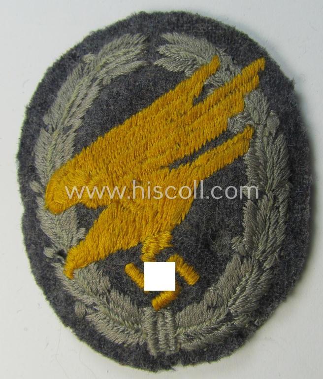 Superb, WH (Luftwaffe) 'Fallschirmschützen-Abzeichen in Stoff' (or: cloth-based paratroopers' jump-badge) that is nicely machine-embroidered and being of the so-called: 'padded version'