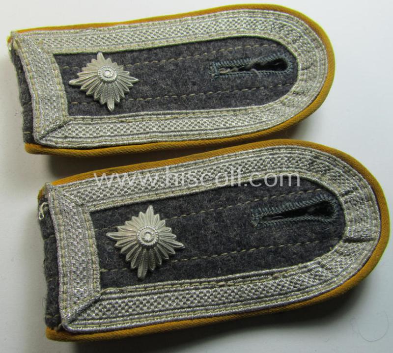 Superb - and fully matching! - pair of later-war-period, so-called: 'M44'-pattern, simplified WH (Luftwaffe) NCO-type shoulderstraps as was intended for usage by a: 'Feldwebel der Flieger o. Fallschirm-Truppen'