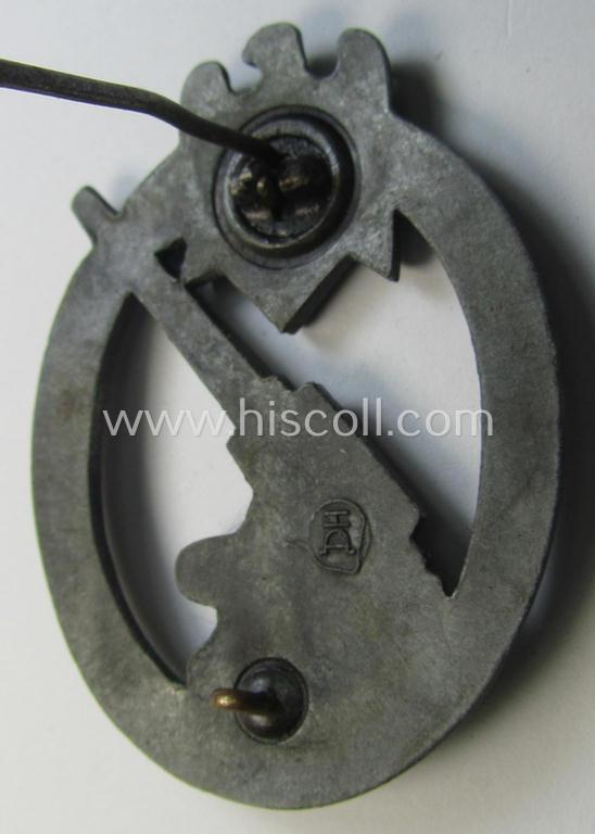 Superb - and actually rarely encountered! - 'Heeres-Flakkampf-Abzeichen' being a clearly maker- (ie. 'HA'-marked- and/or zinc- (ie. 'Feinzink'-) based specimen as was produced by the maker (ie. 'Hersteller') named: 'Hermann Aurich'