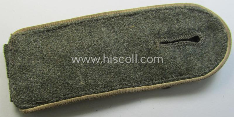 Neat - regrettably single but nevertheless truly scarcely encountered! - WH (Heeres) later-war period- (ie. 'simplified'- ie. 'M44- o. M45'-pattern-) EM-type shoulderstrap as intended for - and clearly worn by! - a: 'Soldat der Infanterie-Truppen'