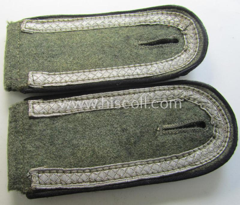 Neat - and fully matching! - pair of early- (ie. mid-) war-period so-called: 'M40 o. M43'-pattern, WH (Heeres) NCO-type shoulderstraps as piped in the black- (ie. 'schwarzer'-) coloured branchcolour as intended for an: 'Uffz. der Pionier-Truppen'