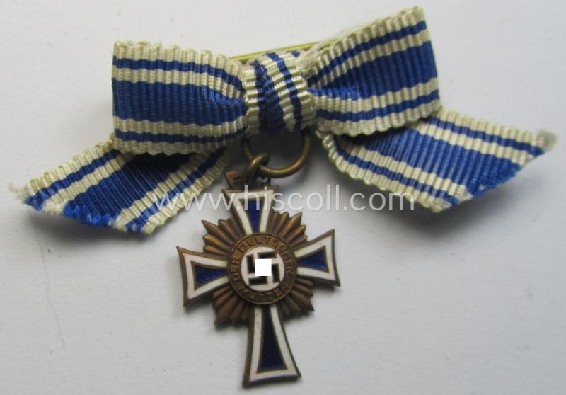 Miniature of an: 'Ehrenkreuz der deutschen Mutter - dritte Stufe' (or: bronze-class mothers'-cross) being a maker- (ie. 'L/10'- ie. 'Deschler'-) marked example that comes in an overall nice- (albeit moderately worn- ie. used-), condition