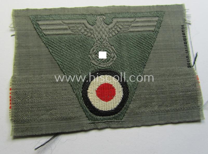 WH (Heeres) so-called: 'M43-pattern') cap-eagle/cocarde (ie. cap-trapezoid) as was specifically produced for usage on the so-called: 'M-43'-model field-caps (ie. 'Einheitsfeldmützen')