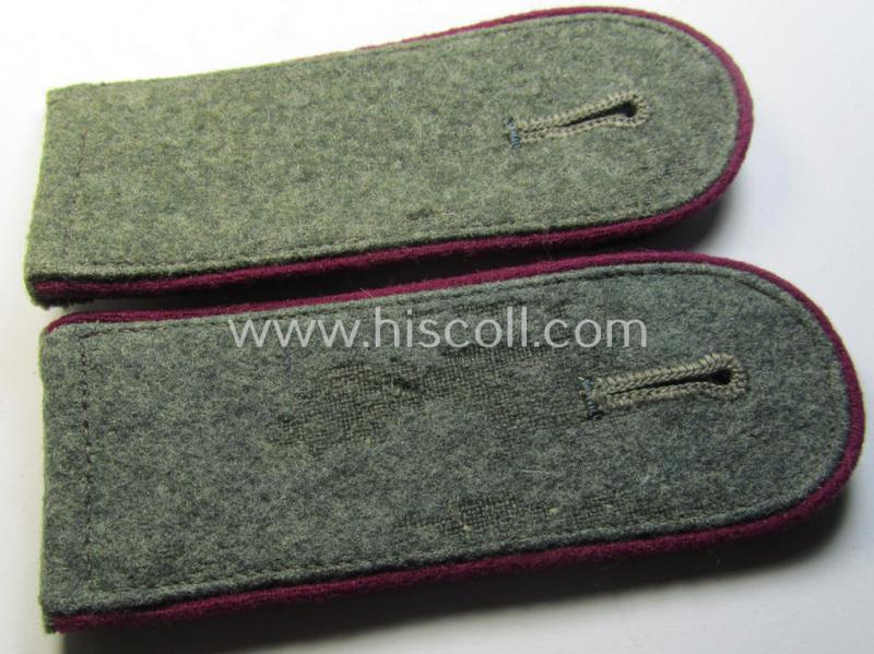 Superb - and fully matching! - pair of early- (ie. mid-) war-period so-called: 'M40 o. M43'-pattern, WH (Heeres) EM-type shoulderstraps as piped in the 'bordeaux'-coloured branchcolour as intended for a: 'Soldat eines (Nebel)Werfer-Rgts. o. Abtlgs.'