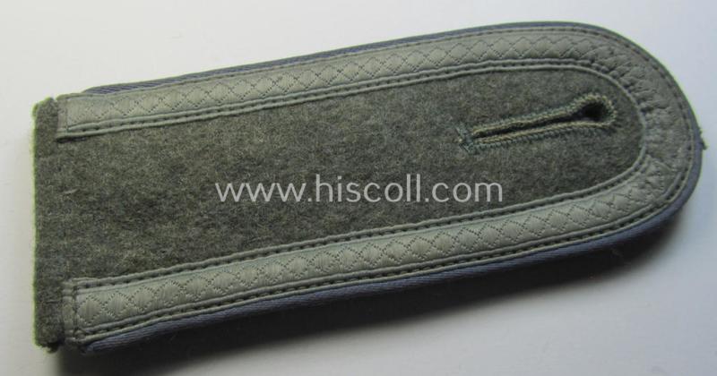 Single - I deem mid-war-period - so-called: 'M40 o. M43'-pattern, WH (Heeres) NCO-type shoulderstrap as piped in the light-blue-coloured branchcolour as was intended for usage by an: 'Uffz. der Nachschub-Truppen'