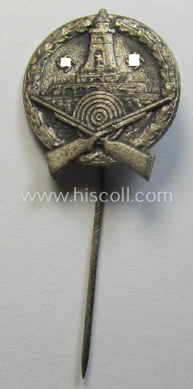 Bright-silver-toned, D.R.K.B. (or: 'Deutscher Reichskriegerbund' aka 'Kyffhäuserbund') shooting-related lapel-pin (ie. 'Schiessauszeichnung') being a non-maker-marked example showing two swastikas, two crossed rifles and 'Kyffhäuser'-monument