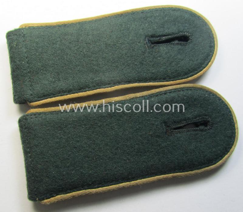 Superb - just moderately used and/or fully matching! - pair of WH (Heeres) 'M36'- (ie. 'M40'-) pattern, WH (Heeres) EM-type shoulderstraps as was intended for usage by a: 'Soldat der Infanterie-Truppen'