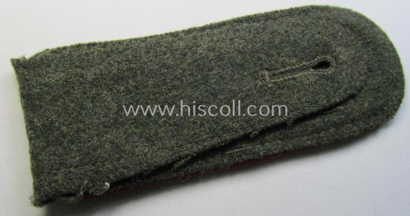 Attractive - albeit clearly used and regrettably single! - WH (Heeres) 'M43'-pattern, EM-shoulderstrap as was intended for usage by a: 'Soldat eines (Sturm-)Artillerie-Abteilungs o. Regiments'