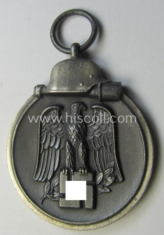 Attractive medal-set: 'Winterschlacht im Osten 1941-42' being a maker- (ie. '127'-) marked- (and/or 'Feinzink'-based) specimen by the maker: 'Moritz Hausch A.G.' and that comes together with its (non-confectioned) ribbon (ie. 'Bandabschnitt')