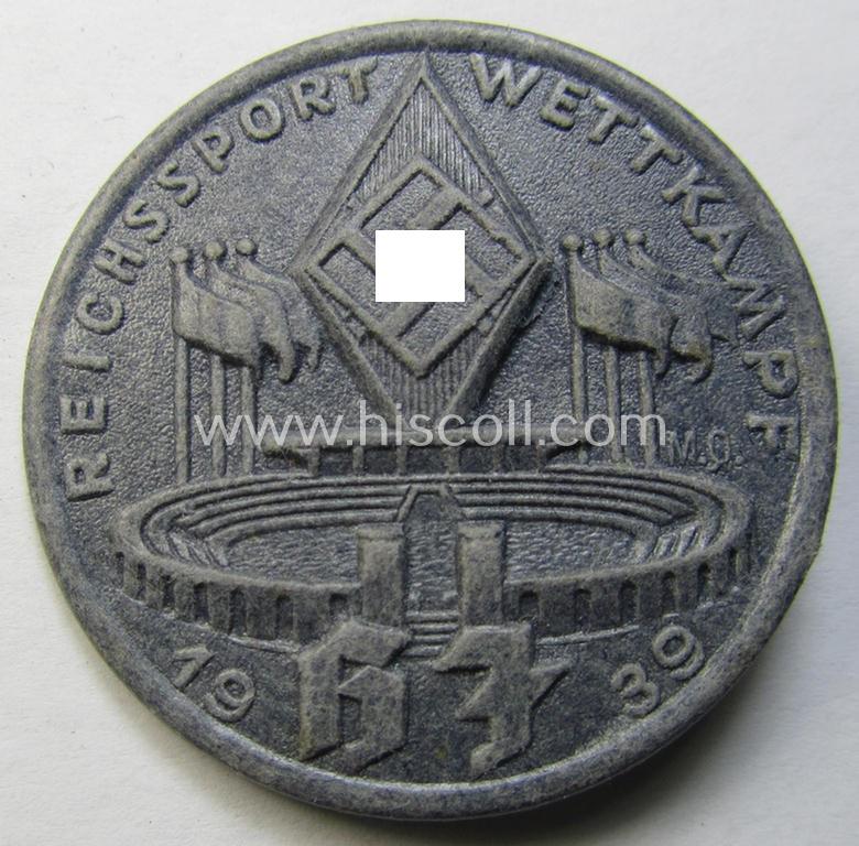 Commemorative - bluish-grey-coloured and/or: carton-based(!) - 'HJ'- (ie. Hitlerjugend-) related 'tinnie' depicting a sports-complex and 'HJ-Raute' and showing the text: 'Reichssport Wettkampf HJ - 1939'