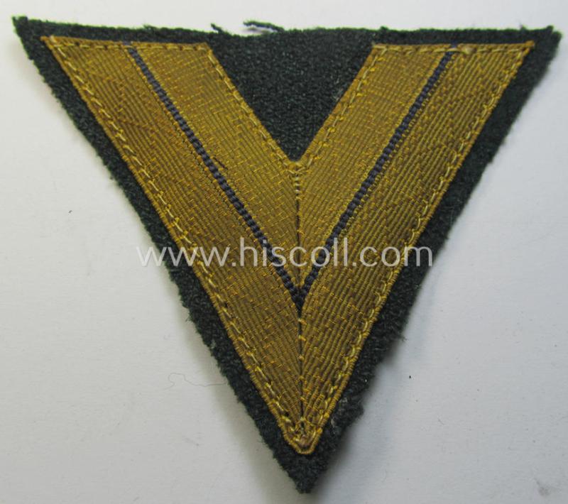 WH (Kriegsmarine ie. 'Küstenartillerie') rank-chevron (ie. 'Gefreitenwinkel') as was intended for an: 'Obermatrose' (or: 'Obergefreiter') as was intended for usage on the various field-grey-coloured, naval: 'Küstenartillerie'-tunics