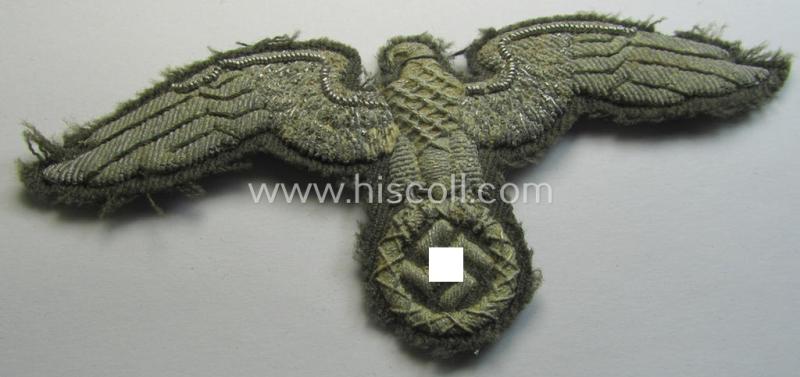 Superb - and truly rarely seen! - neatly hand-embroidered, officers'-type visor-cap-eagle on a greenish-toned background as was specifically intended for the various various staff-members belonging to the: 'Diplomatisches Korps o. Staatsbeamte'