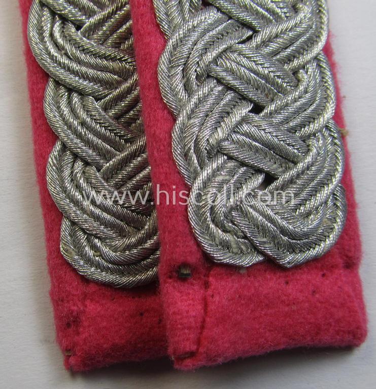 Fully matching - and actually scarcely encountered! - pair of WH (Luftwaffe) shoulderboards (ie. 'Schulterstücke') as was intended for usage by a: 'Flieger-Stabsingenieur' (being a rank similar to: 'Major')