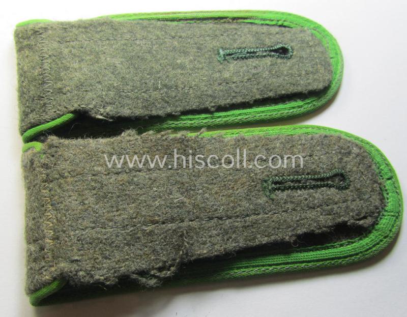 Attractive - matching and just minimally used! - pair of later-war-period, WH (Heeres) so-called: 'M44'-styled ie. 'simplified', enlisted-mens'-type shoulderstraps as was intended for a: 'Soldat eines Panzergrenadiere-Rgts.'