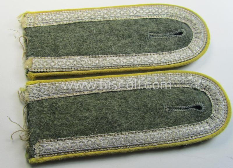 Attractive - and fully matching! - pair of WH (Heeres) NCO-type (ie. 'M40- ie. M43'-pattern) shoulderstraps as was intended for usage by an: 'Unteroffizier eines Heeres Nachrichten-Abteilungs'
