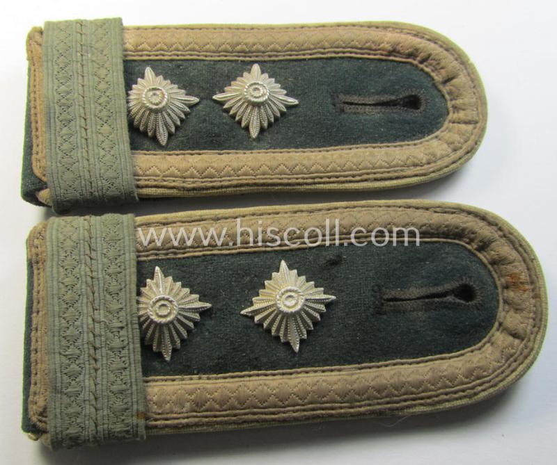 Superb - and fully matching! - pair of WH (Heeres) NCO-type (ie. 'M36-/M40'-pattern) shoulderstraps as piped in the white- (ie. 'weisser'-) coloured branchcolour as was intended for usage by an: 'Oberfeldwebel u. Offz.-Anwärter der Infanterie'