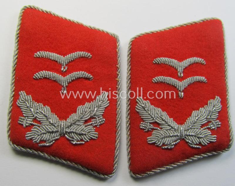 Superb - and fully matching! - pair of WH (Luftwaffe) officers'-type collar-patches (ie. 'Kragenspiegel für Offiziere') as executed in bright-red-coloured wool as was intended for usage by an: 'Oberleutnant der Flak-Artillerie-Truppen'