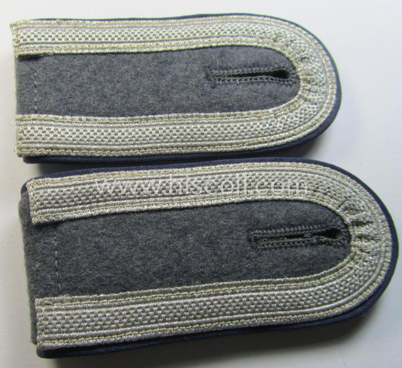 Superb - fully matching and simply never used! - pair of WH (Luftwaffe) NCO-type shoulderstraps as was intended for usage by an: 'Unteroffizier einer Sanitäts-Abteilungs'