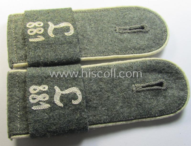 Attractive - and fully matching! - pair of mid-war-period so-called: 'M40 o. M43'-pattern, WH (Heeres) EM-type shoulderstraps that comes with its accompanying 'Überschube'-pair as intended for a: 'Soldat des Landesschützen-Bataillon 881'