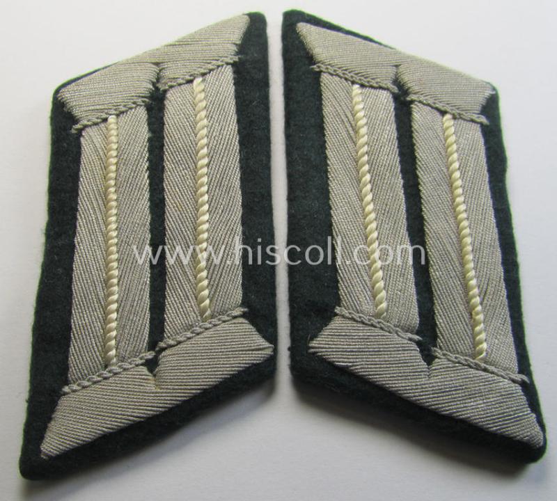 Attractive - fully matching and 'virtually mint'! - pair of WH (Heeres) collar-tabs (ie. 'Kragenspiegel für Offiziere') as piped in the white- (ie. 'weisser'-) coloured branchcolour as was intended for an: 'Offizier der Infanterie-Truppen'