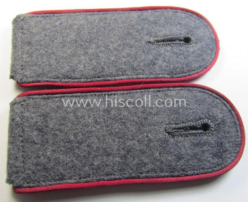 Superb - and fully matching! - pair of WH (Luftwaffe) mid- ie. (later-) war-period, EM-type shoulderstraps as piped in the 'Karmesin'-red-coloured branchcolour as was intended for a: 'Soldat der Veterinär-Truppen o. Generalsstab'