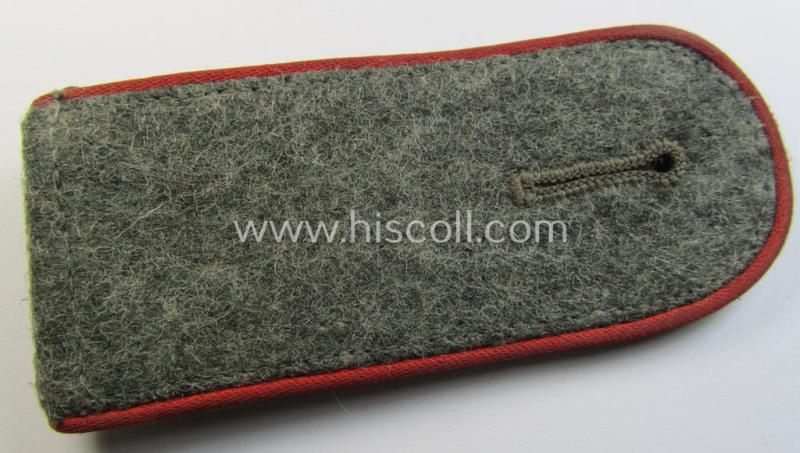 Attractive - albeit clearly used and regrettably single! - WH (Heeres) 'M43'-pattern, EM-shoulderstrap as was intended for usage by a: 'Soldat eines (Sturm-)Artillerie-Abteilungs o. Regiments'