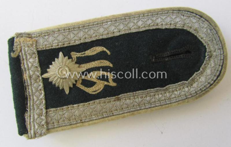 Attractive - albeit regrettably single! - WH (Heeres), early- (ie. pre-war-) period, 'M36'-type (rounded-style-) 'cyphered'-, NCO-type shoulderstrap, as was intended for a: 'Feldwebel u. Mitglied eines Unteroffiziersschule der Infanterie-Truppen'